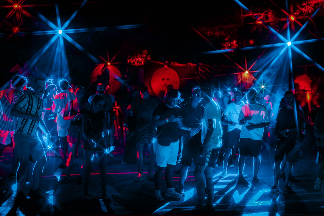 Pogledajte kako izgleda otvorenje plesne sezone u jednoj od najpoznatijih diskoteka u Dalmaciji 