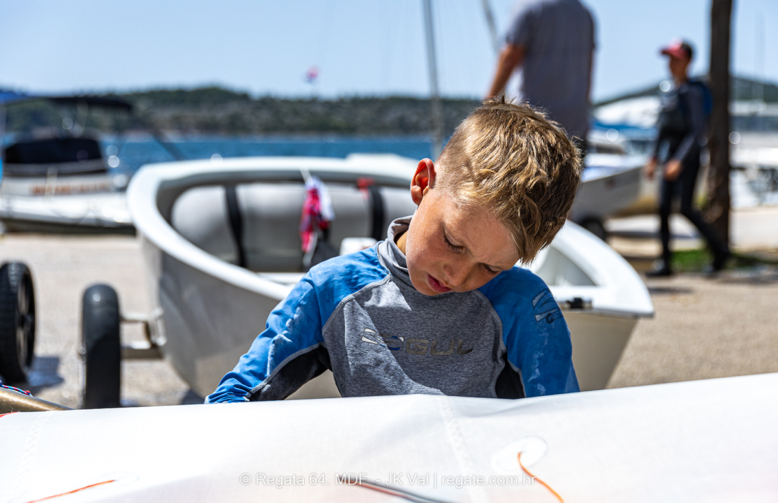 Jakov Blinja iz Jedriličarskog kluba Šibenik najbolji na Valovoj festivalskoj regati optimista