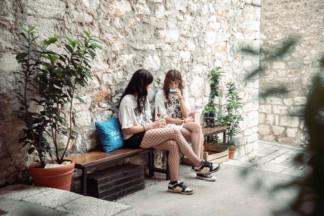 Mladi par u srcu grada otvorio posebni Ginfinity Bar!