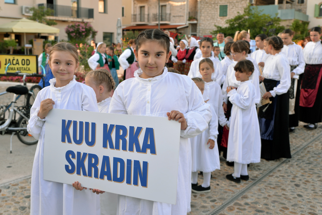 Manifestacijom koja je okupila 500 sudionika Betinjani pokazali ljubav prema tradiciji