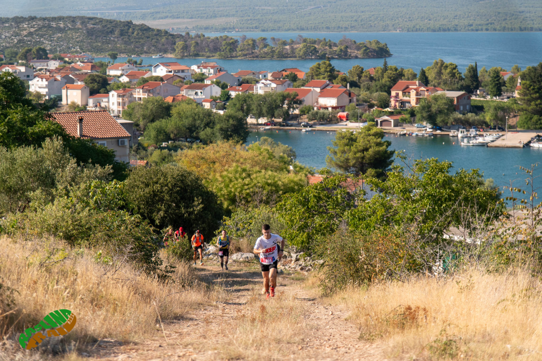 Održana prva utrka Raslina trail, staza prolazila kroz opožarena područja tog kraja