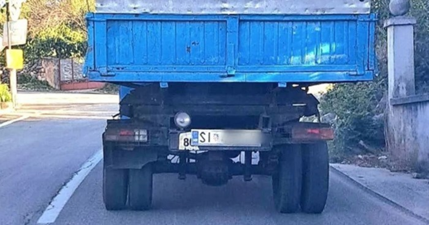 Natpis na kamionu snimljenom u okolici Šibenika oduševio je cijelu zemlju