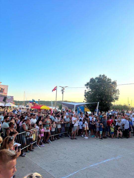 Ante Baus pobjednik trke na tovarima u Pirovcu