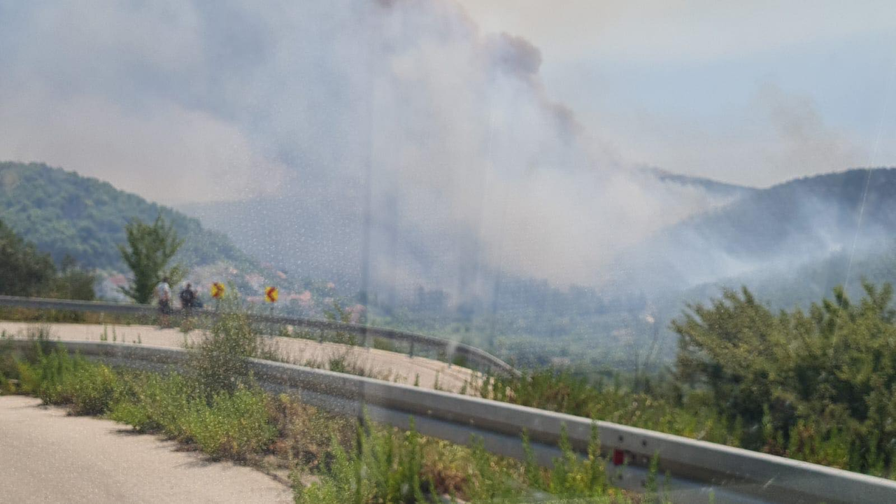 Zapovjednik Dukić: 'Preko tisuću hektara je opožarene površine, vjetar stvara velike probleme'