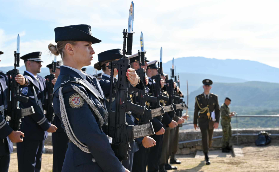 Svečanost na Kninskoj tvrđavi: Vijore se hrvatski barjaci u znak Dana pobjede