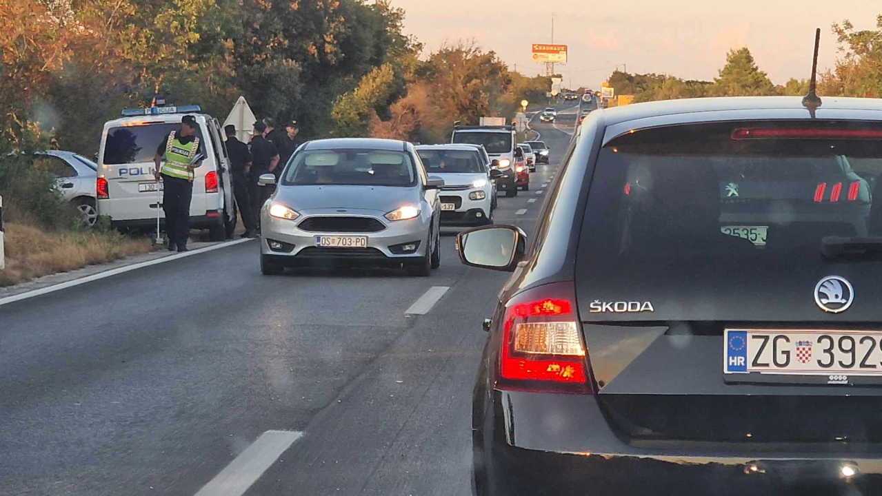 Sudar dva auta i motocikla na magistrali blizu Šibenskog mosta: Gužve su ogromne