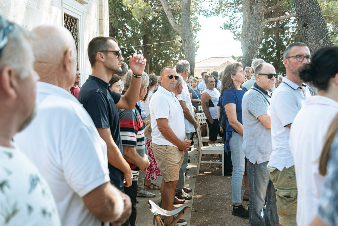 Velik broj vjernika okupio se u marijanskom svetištu u Vrpolju: Misu predvodio biskup Rogić