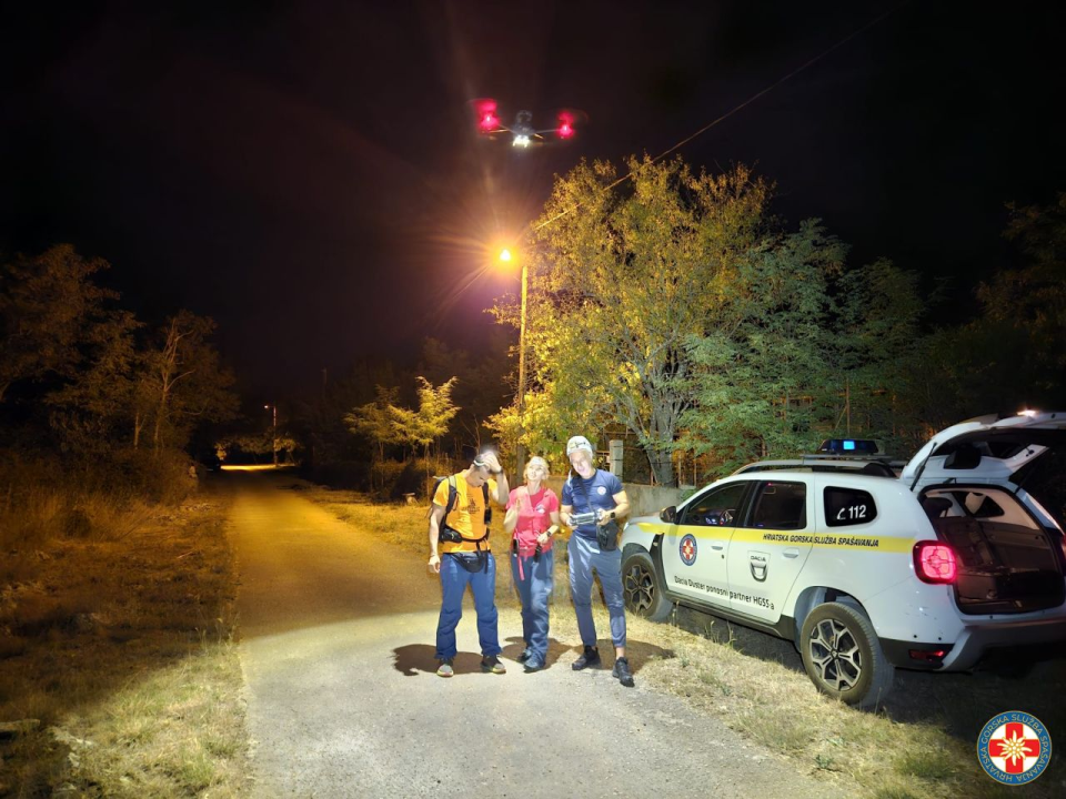 Sretan kraj potrage: U skradinskom zaleđu noćas pronađen izgubljeni stariji muškarac
