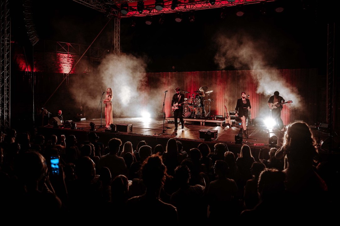 Silente ‘pronašli način’ i raspjevali rasprodanu tvrđavu sv. Mihovila 