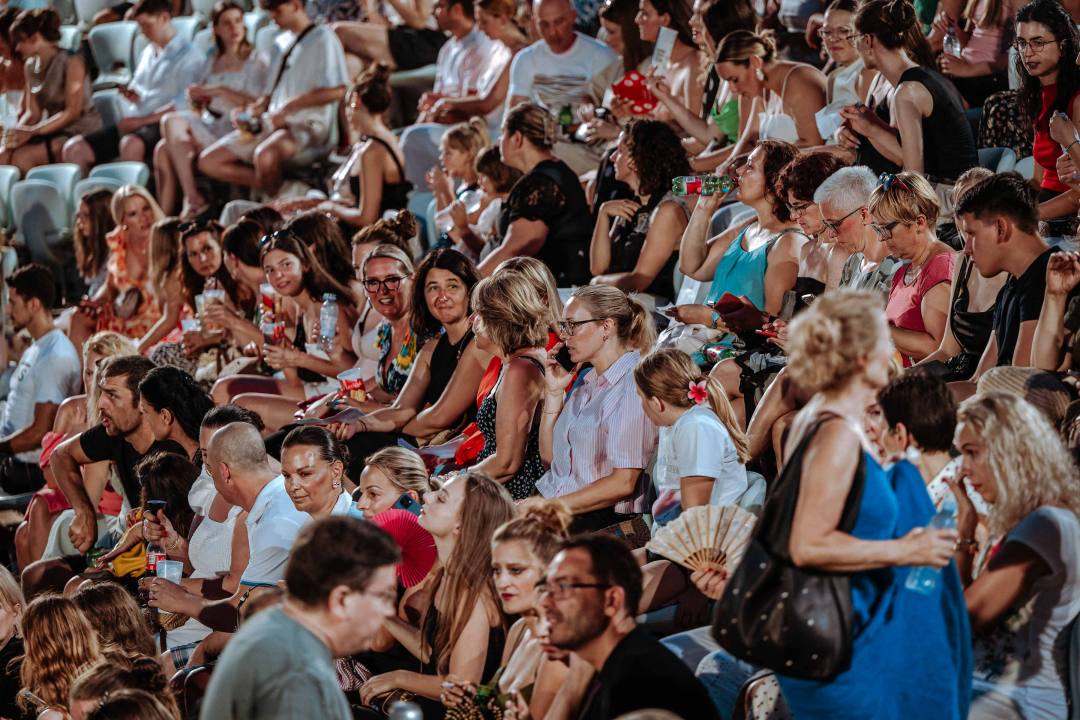 Silente ‘pronašli način’ i raspjevali rasprodanu tvrđavu sv. Mihovila 