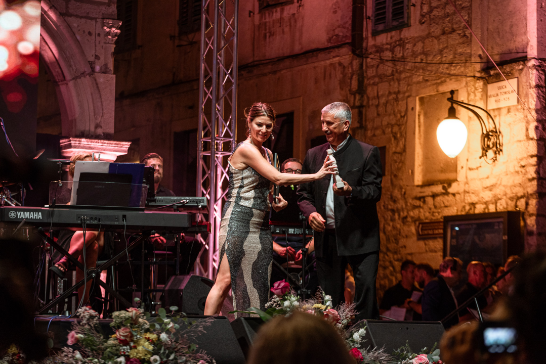 Duška Brčić-Šušak pobjednica Večeri dalmatinske šansone, Ibrica Jusić dobio nagradu za životno djelo