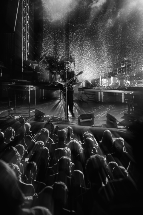 Editorsi održali fantastičan koncert u Šibeniku, nije ih omeo ni vjetar ni kiša