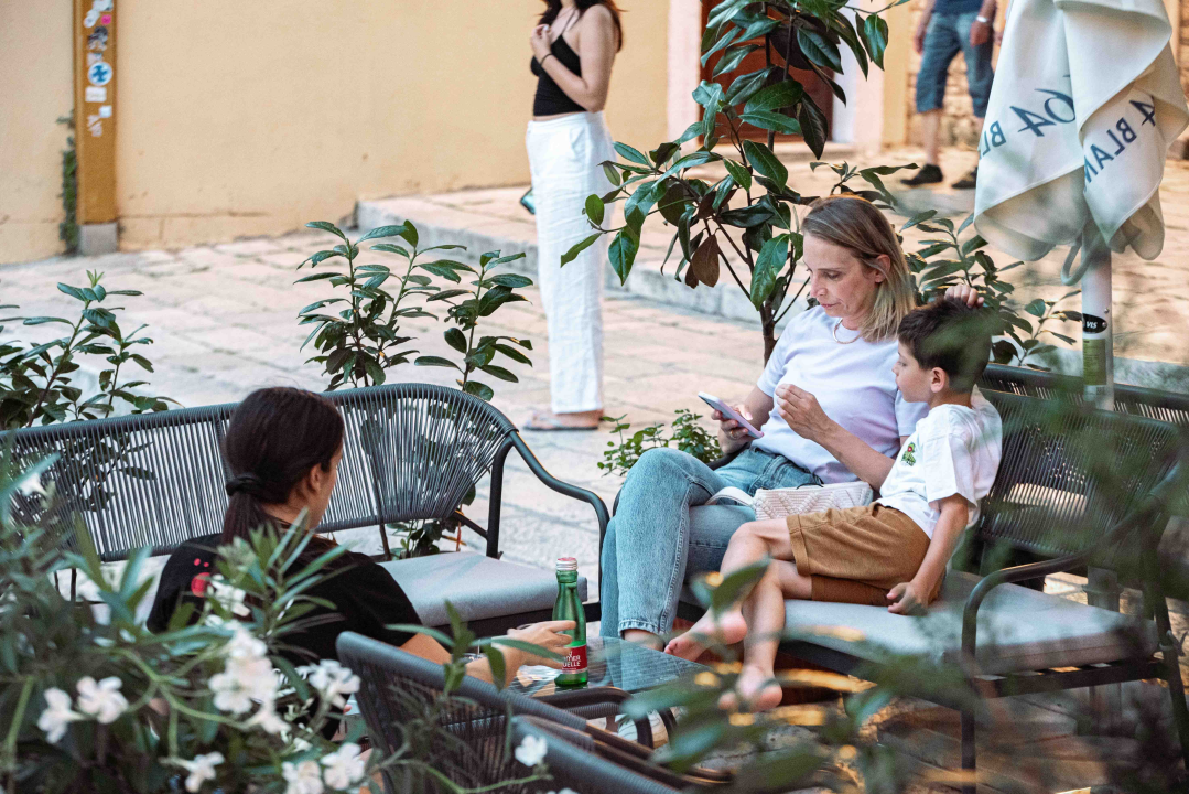 Prevruće je da kuhate, počastite se slasnim roštiljem Kod Starog! 