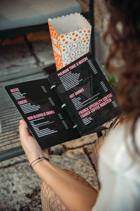 Prevruće je da kuhate, počastite se slasnim roštiljem Kod Starog! 