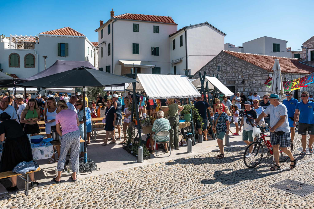 Sunčana subota bila je kao stvorena za marendu i đir po Betini 