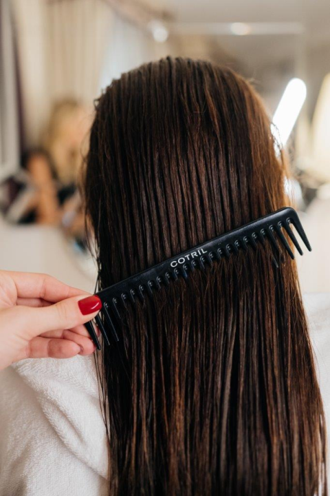 Glamurozna Iva Jerković zasjala na crvenom tepihu Venezia Film Festivala uz Cotril