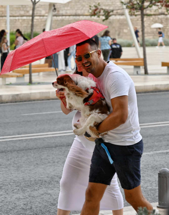 Lijepi Šibenčani i gosti znaju kako dobro izgledati i po promjenjivom vremenu