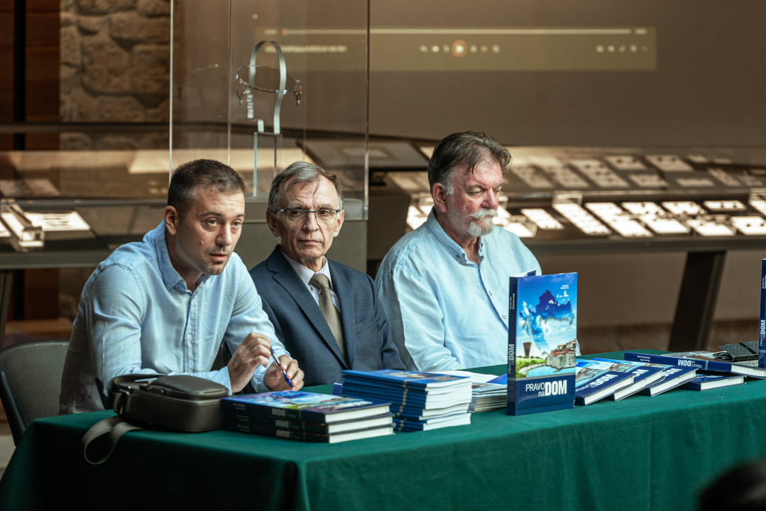 Predstavljena monografija 'Pravo na dom' Branka Peke