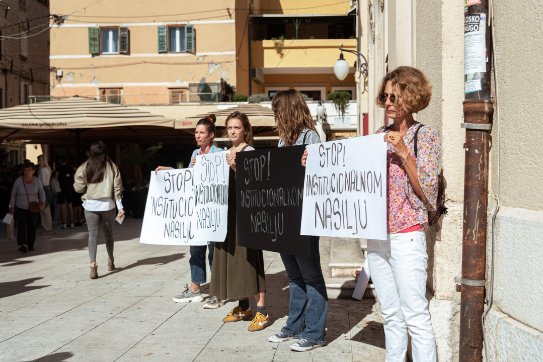 Šibenčanke u prosvjednoj akciji: 'Prestanite štititi silovatelje'