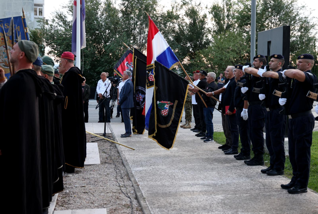 Komemoracijom i mimohodom branitelja odana počast preminulima u najvažnijim danima povijesti Šibenika