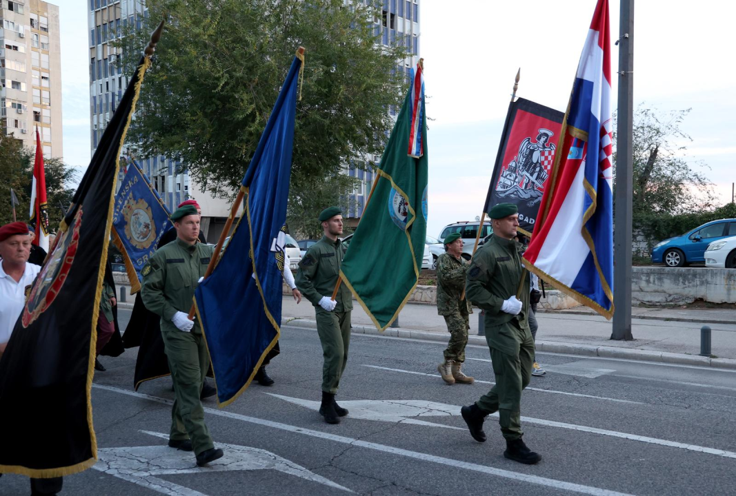 Komemoracijom i mimohodom branitelja odana počast preminulima u najvažnijim danima povijesti Šibenika