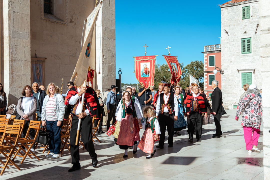 Povodom Dana Šibenika održana tradicionalna svečana procesija ulicama grada i sveta misa