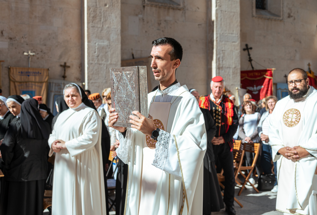 Povodom Dana Šibenika održana tradicionalna svečana procesija ulicama grada i sveta misa