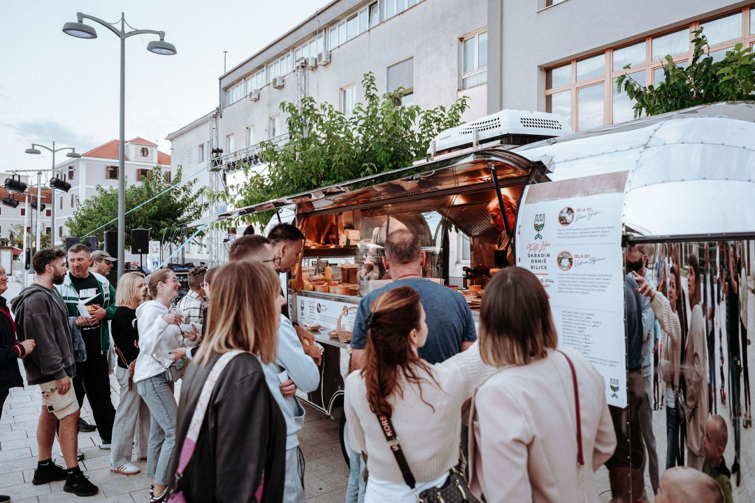 Održana druga eno-gastro manifestacija po redu 'Taste like... Skradin, Drniš, Bilice': Tradicionalna jela na moderan način