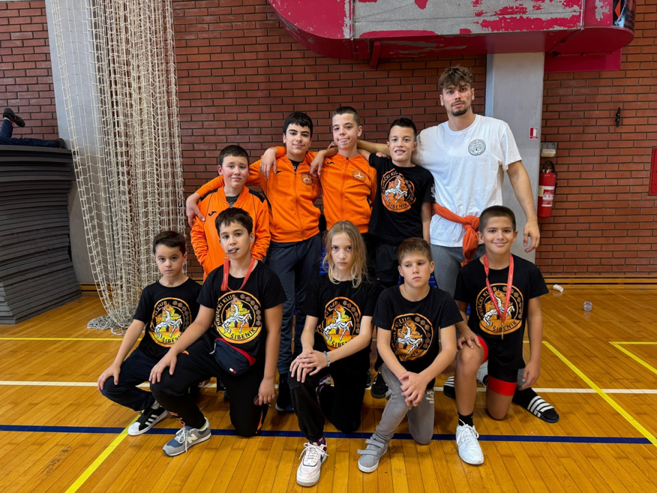 Marko Perišić prvak Hrvatske u hrvanju slobodnim stilom, Ana Lucija Višnjić srebrna, Mate Bura brončani