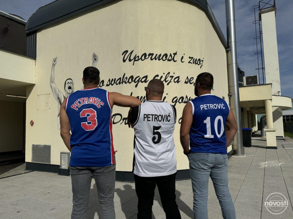 Trojica prijatelja oslikali mural Draženu Petroviću u čast