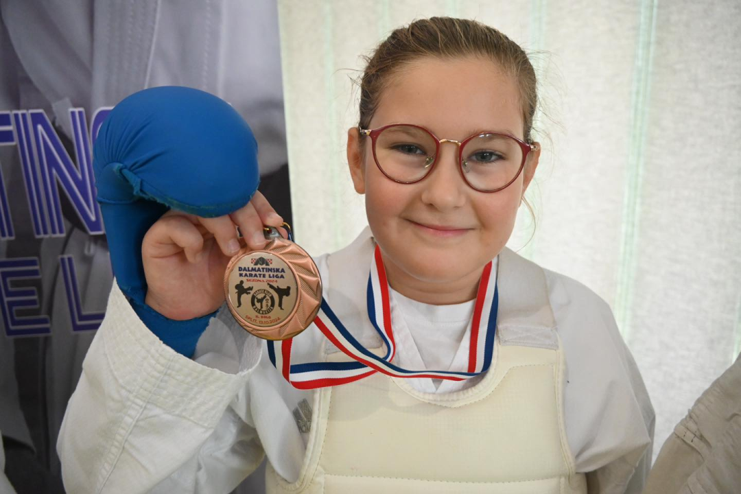 Karate klubu Okit Vodice pregršt medalja i ekipna titula na drugom kolu Dalmatinske lige