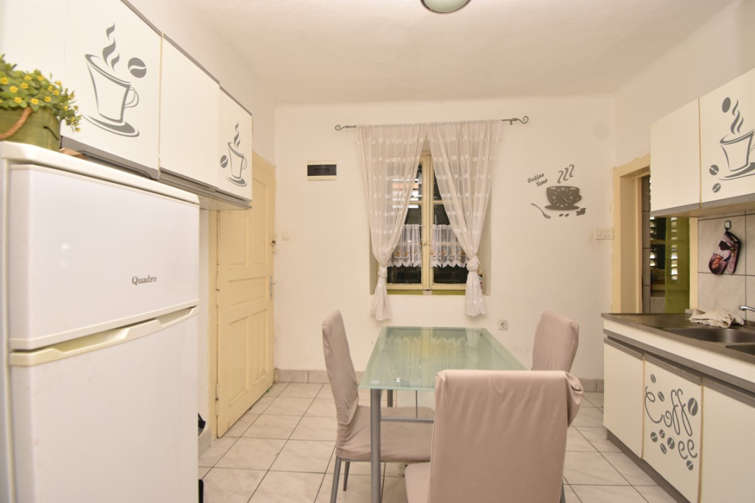 Agencija Palace: Prodaje se dvosoban stan na odličnoj lokaciji! 