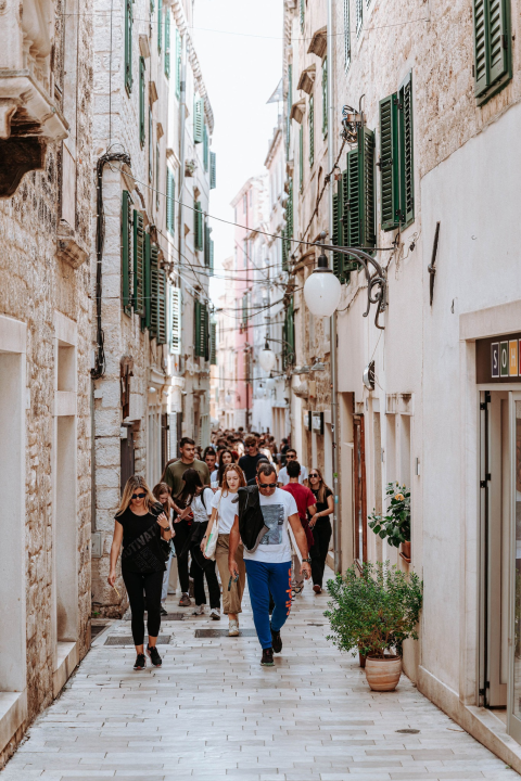 Preko 300 šibenskih gimnazijalaca pohodilo tri tvrđave: 'Ma vidi koliko mladih, lipo li ih je vidit'