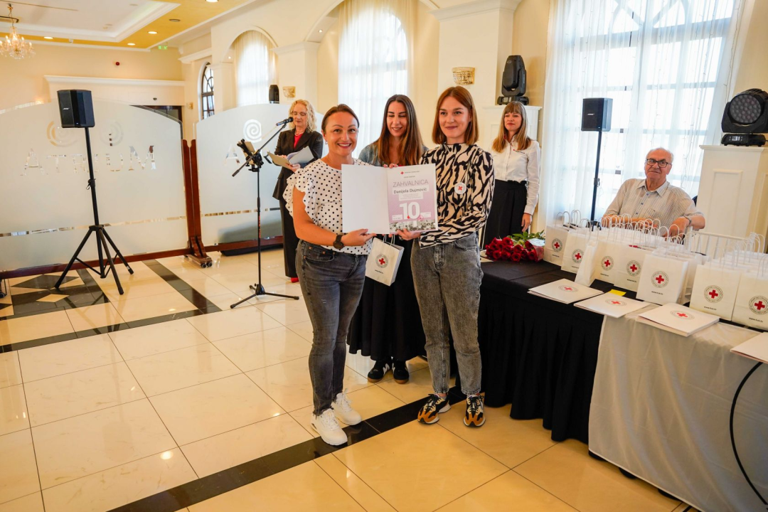 Šibenski Crveni križ dodjelio zahvalnice darivateljima krvi. Tomislav Zjačić svoju donirao čak sto puta 