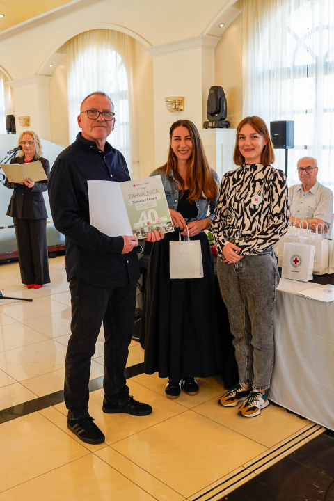 Šibenski Crveni križ dodjelio zahvalnice darivateljima krvi. Tomislav Zjačić svoju donirao čak sto puta 