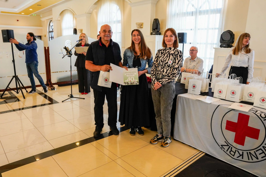 Šibenski Crveni križ dodjelio zahvalnice darivateljima krvi. Tomislav Zjačić svoju donirao čak sto puta 