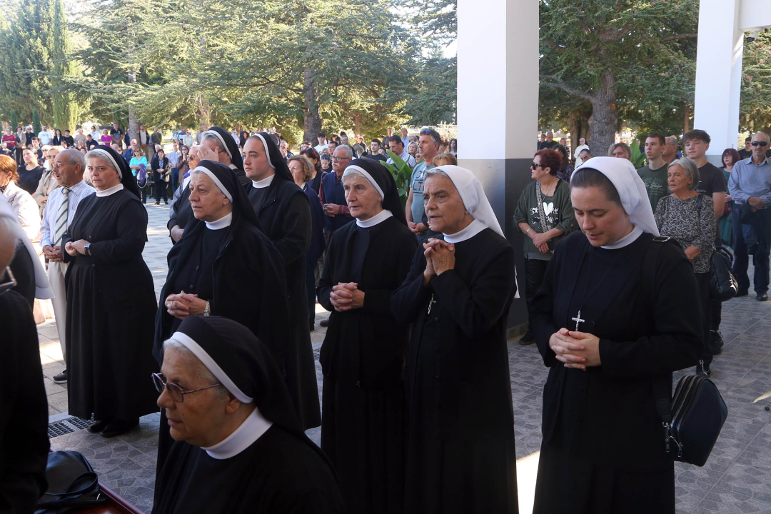 Biskup Rogić predvodio misu na gradskom groblju Kvanj
