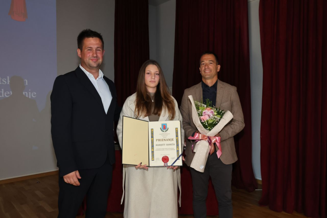 Održana svečana sjednica Općine Tisno, zaslužnim pojedincima uručene nagrade