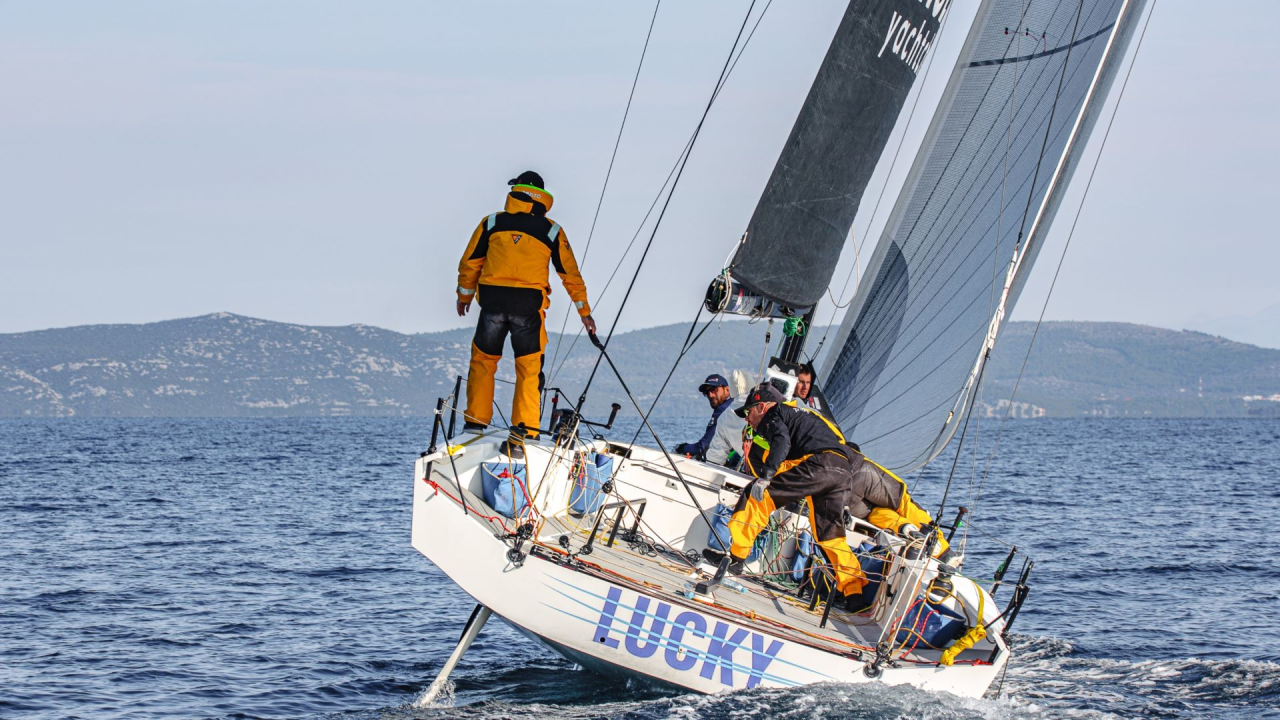 Regata u Vodicama okupila 100 jedrilica i gotovo tisuću jedriličara