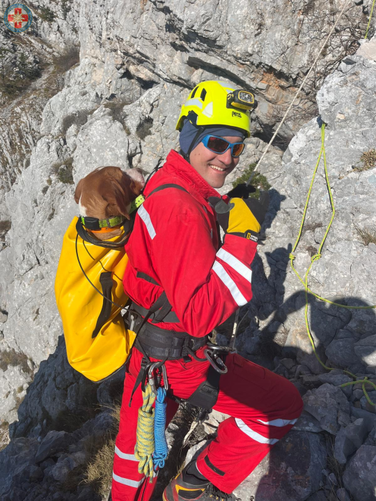 Šibenski HGSS-ovci spasili dva lovačka psa na surovom terenu Dinare