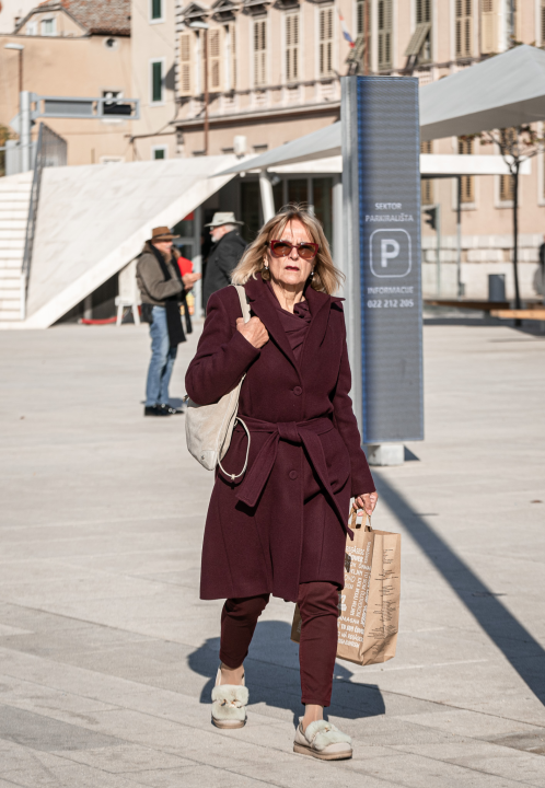 Lijepe Šibenčanke znaju kako dobro izgledati i po buri 