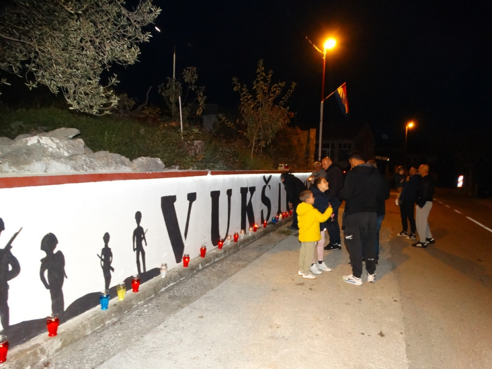 Vukšić zapalio svijeće  u znak sjećanja za Vukovar i Škabrnju  