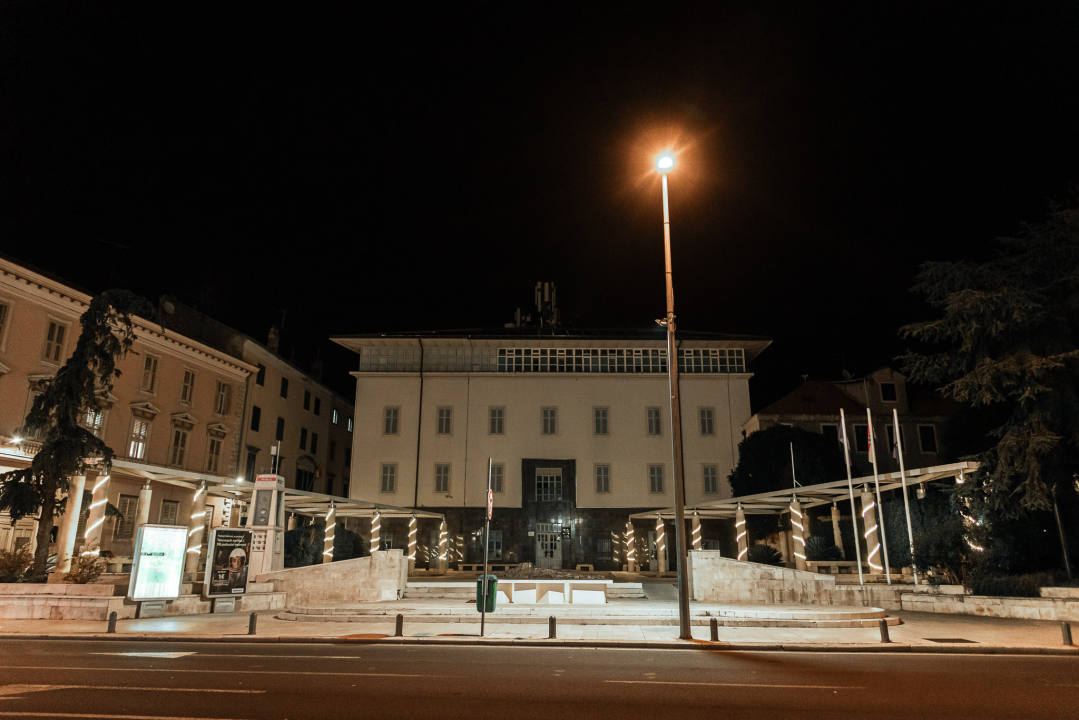 Šibenik je spreman za Adventuru: Pogledajte večernje kadrove koji bude božićni duh