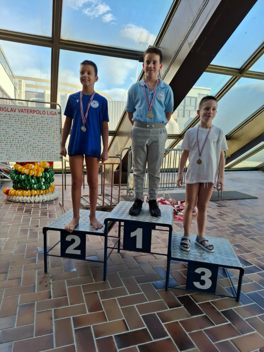 Plivači Šibenika na startu Otvorene Splitske lige za najmlađe osvojili zlato, srebro i dvije bronce