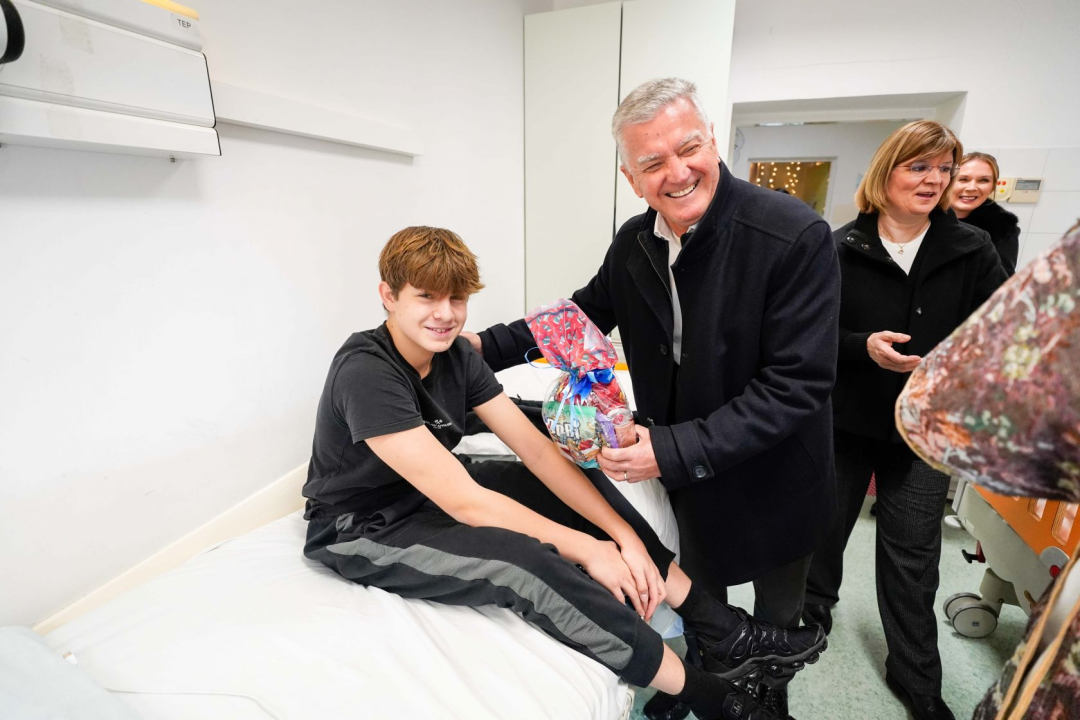  Burić u pratnji sv. Nikole razveselio mališane na šibenskoj pedijatriji