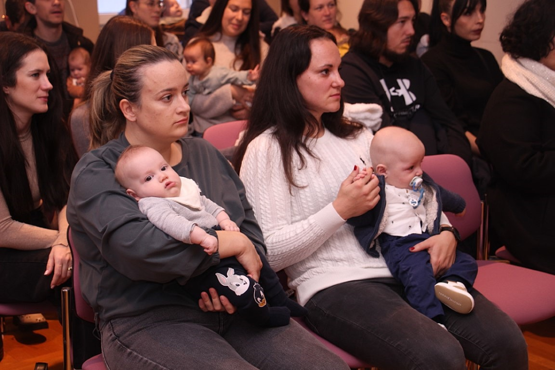 Babyboom u Vodicama: Ove godine 90 novorođenih, gradonačelnik poklonio eure i prigodne darove