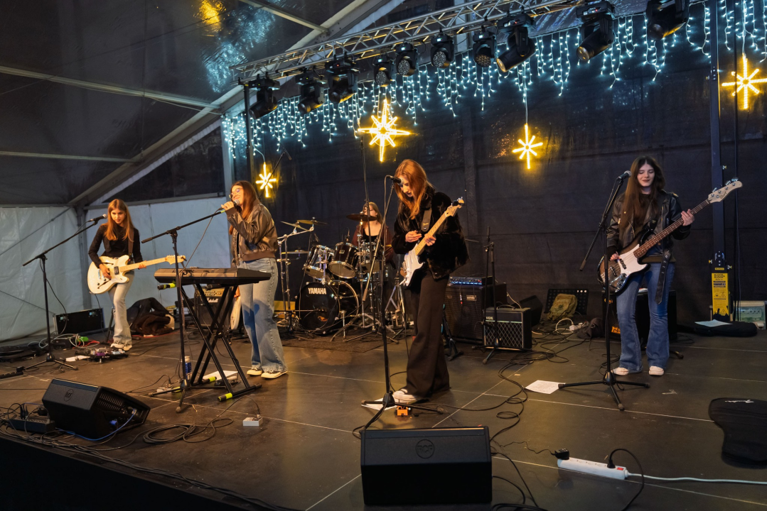  KNINci i BliZter oduševili publiku na kninskom Adventu