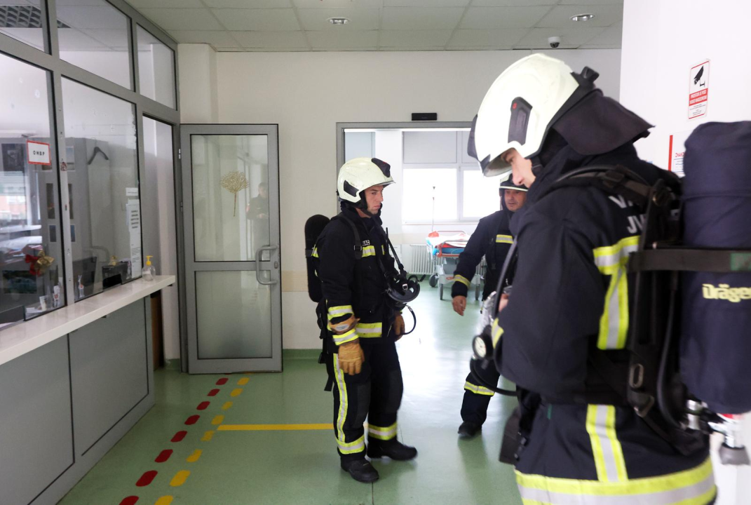 Evakuacija i spašavanje: Bez brige, ovo je samo vježba ako slučajno dođe do požara u šibenskoj hitnoj pomoći