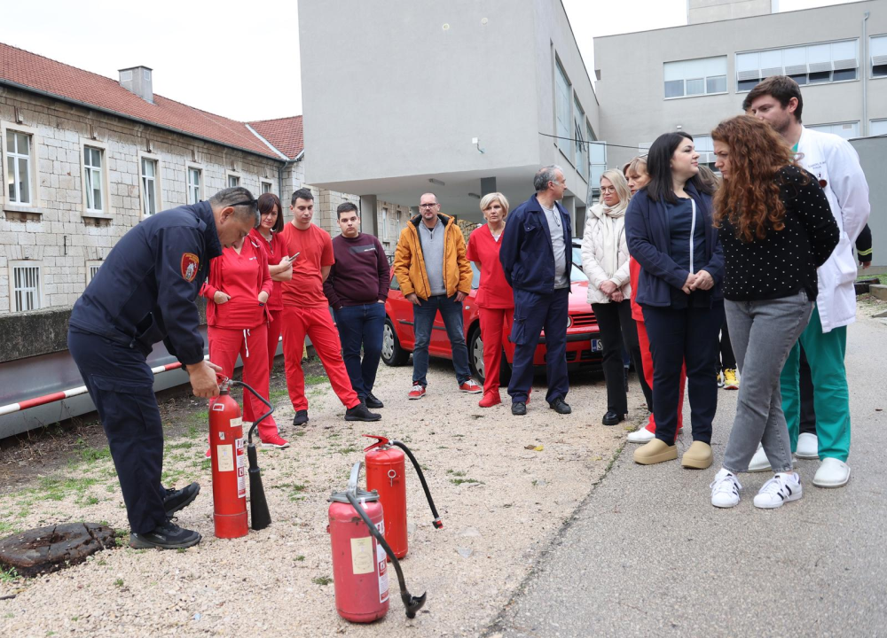 Evakuacija i spašavanje: Bez brige, ovo je samo vježba ako slučajno dođe do požara u šibenskoj hitnoj pomoći