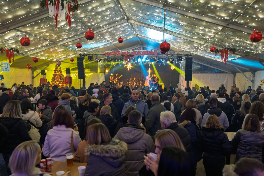 Vrhunska zabava uz Grupu Vigor na Kraljevskom Adventu